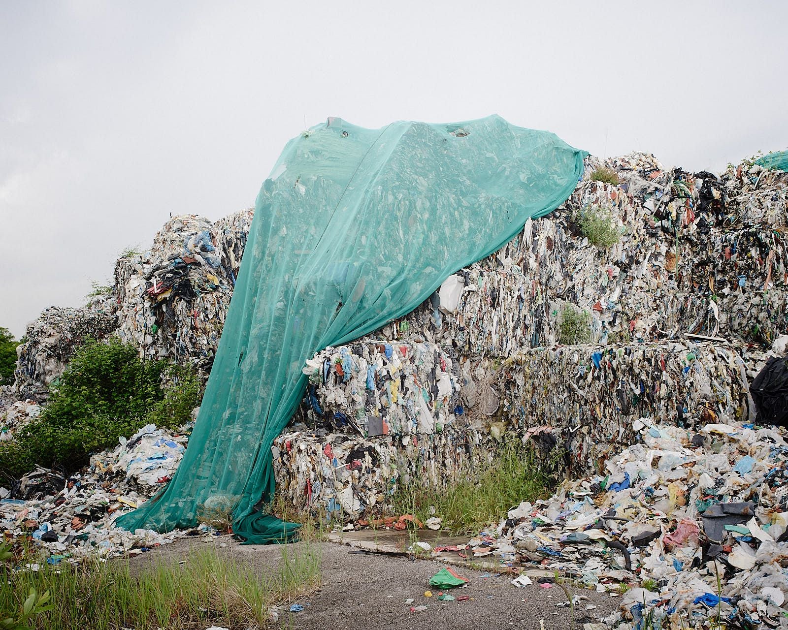 luca quagliato luca rinaldi terra ambiente sotto inquinamento italia fondazione benetton lab27