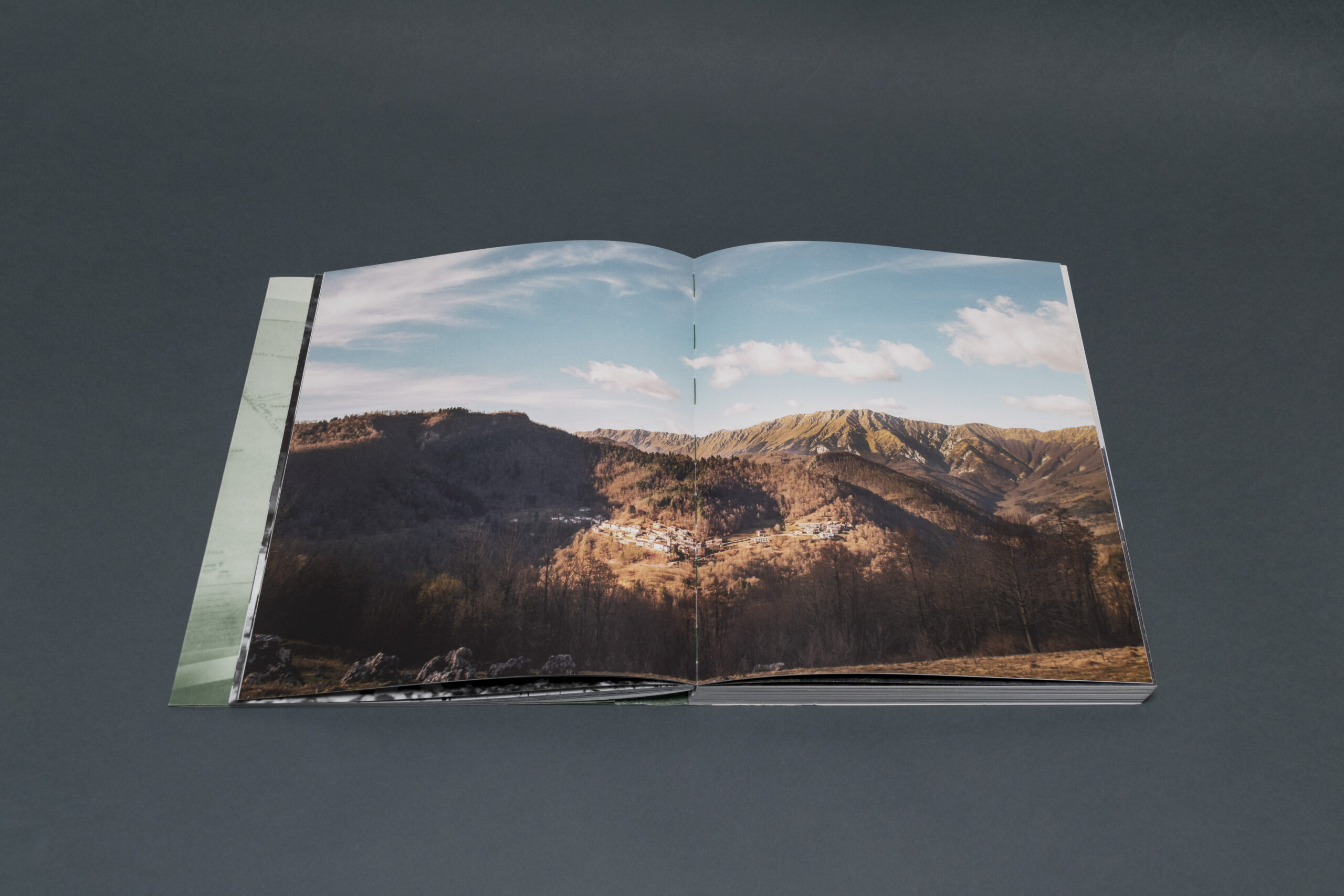 heartland Davide Degano Sclavanie Friuli montagna abbandono paesaggio borghi memoria tradizione minoranze linguistiche friulano slovenia guerra economia transizione ambiente natura prospettiva cultura lingueidentità libri fotografia arte books biblioteca lab27